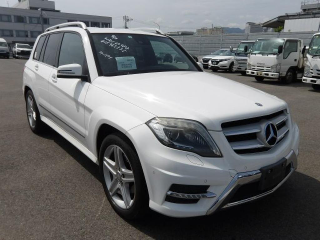 Mercedes-Benz GLK 350 4MATIC weiß in Front-Seitenansicht